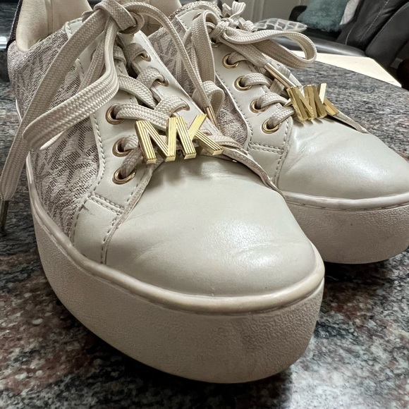 Michael Kors Poppy Color-Block Logo Sneaker - Picture 4 of 6